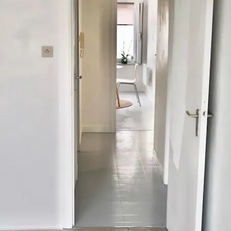 Ground Floor Apartment/wi-fi+free Parking *