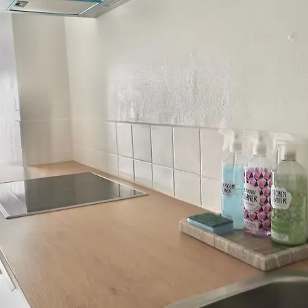Ground Floor Apartment/wi-fi+free Parking أوستيند