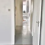 Ground Floor Apartment/wi-fi+free Parking *